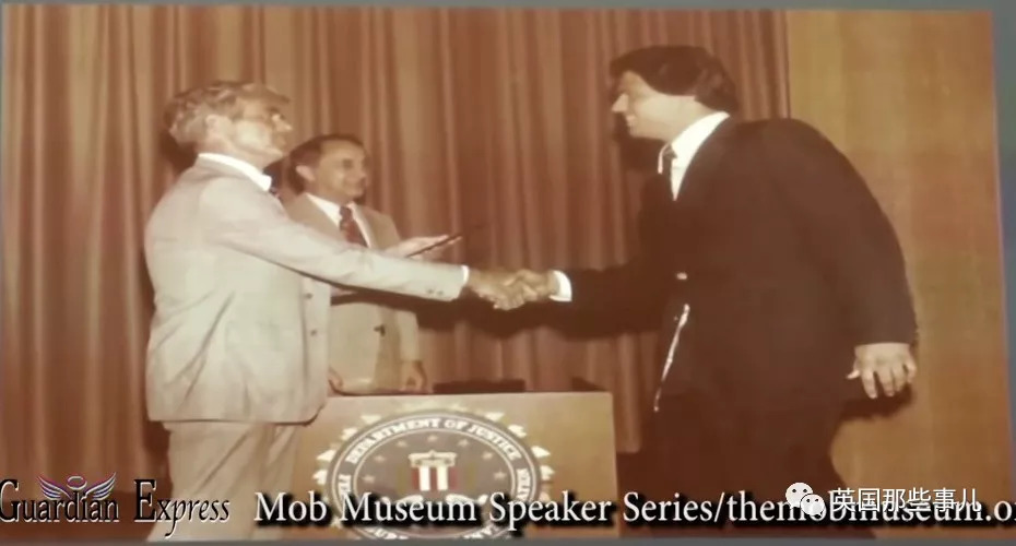 “你们再不收网抓人，过几天我就要当上纽约黑手党教父了！”