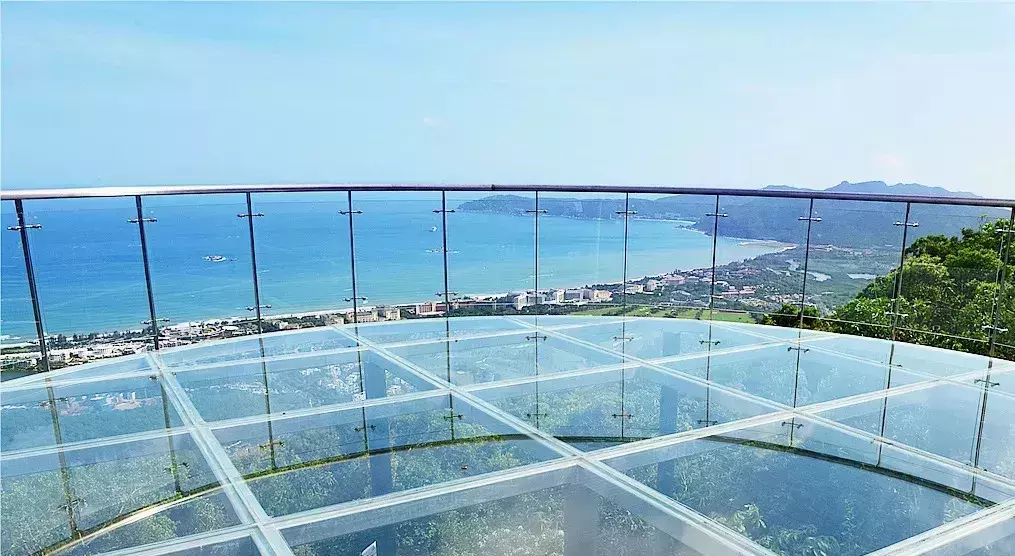 国内第一条全海景玻璃栈道开放!媲美“天空之境”,却吓得腿软~