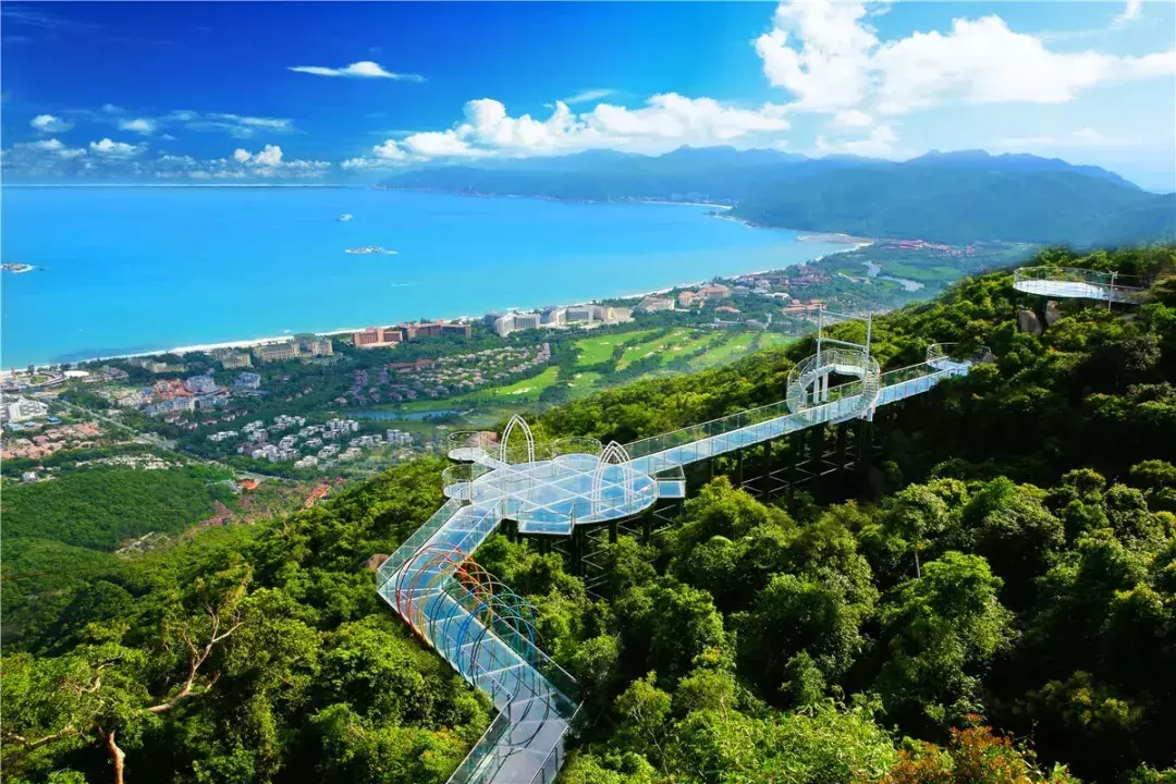 国内第一条全海景玻璃栈道开放!媲美“天空之境”,却吓得腿软~