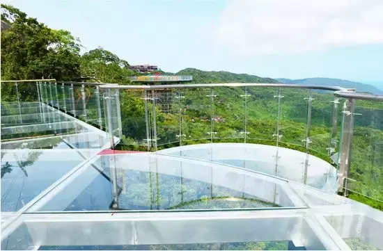 国内第一条全海景玻璃栈道开放!媲美“天空之境”,却吓得腿软~