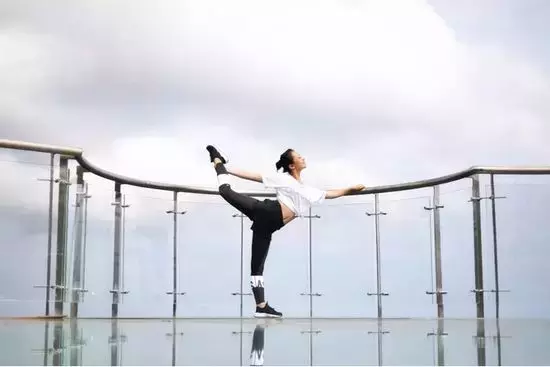 国内第一条全海景玻璃栈道开放!媲美“天空之境”,却吓得腿软~