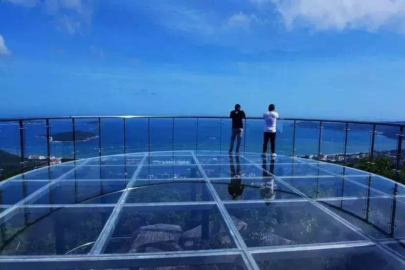 国内第一条全海景玻璃栈道开放!媲美“天空之境”,却吓得腿软~