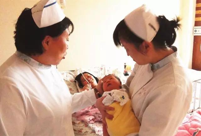 青岛20家妇产医院生产费用汇总！陪产、无痛、待产包等收费都有！