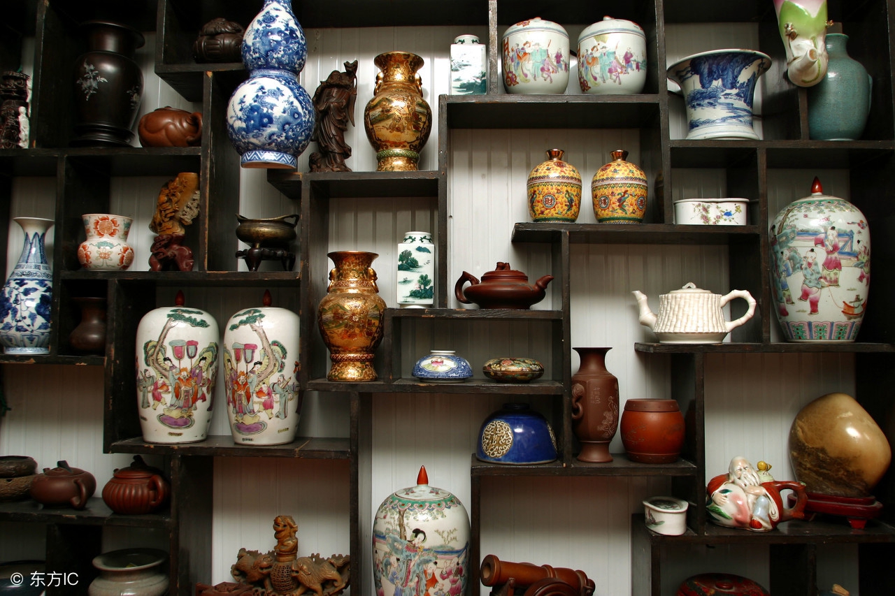 贵州省博物馆藏印有“万历丁亥年造，黔府应用”瓷罐，中国仅一件