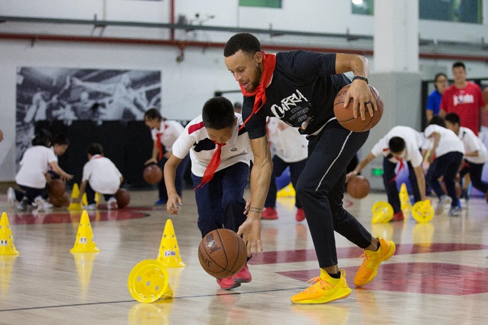 哪些nba球星去过武汉(库里首次造访武汉，“传递薪火”给年轻人上课成了新爱好)