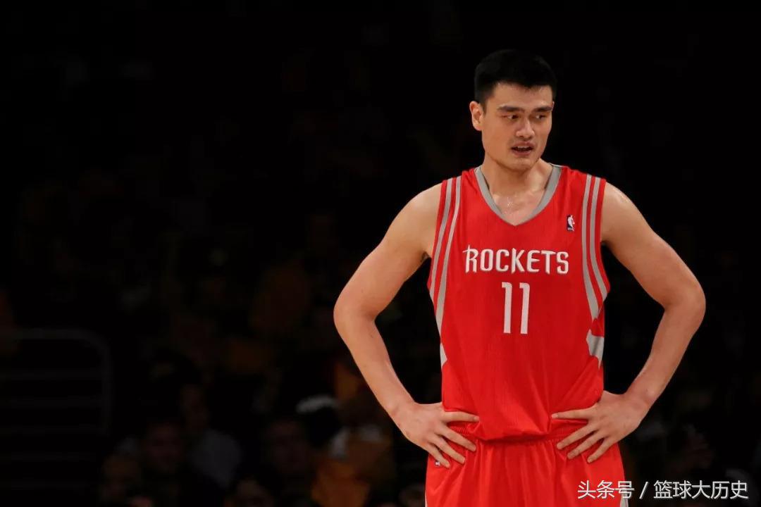 姚明nba退役是为什么(姚明巅峰退役的背后，真的只是单纯因为伤病？)