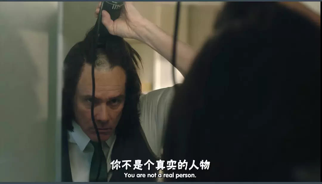 金凯利带着喜剧“玩笑”回到了银幕上，但我一点也笑不出来。