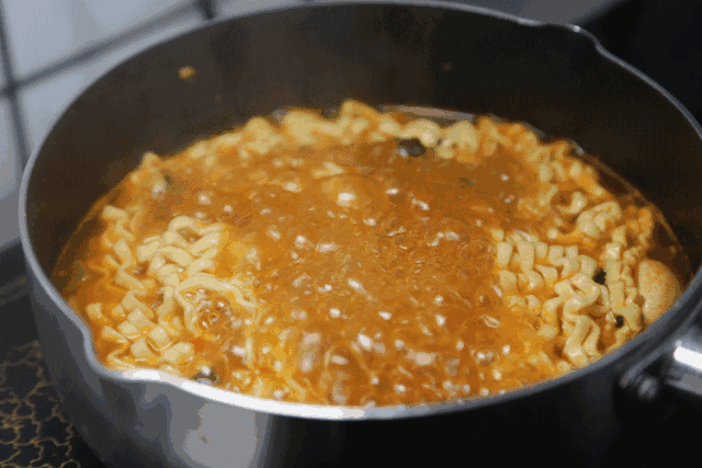 河北大学北街有一家让我想要留级的小店，每口都是青春的味道！