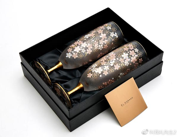 发小订婚送什么礼物好（适合订婚送的礼物）