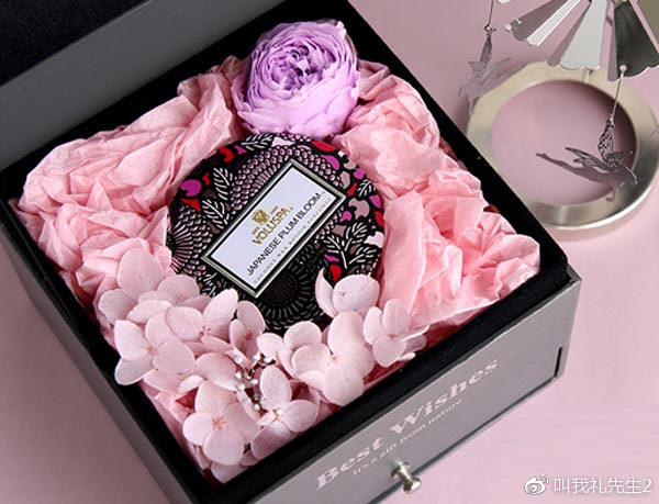 发小订婚送什么礼物好（适合订婚送的礼物）