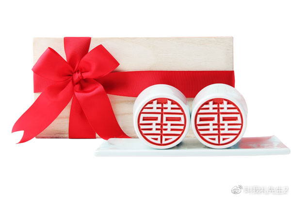 发小订婚送什么礼物好（适合订婚送的礼物）