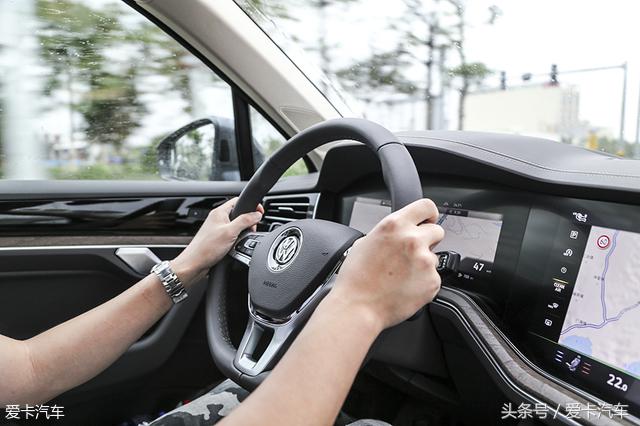 更小排量 更加运动 试驾全新大众途锐