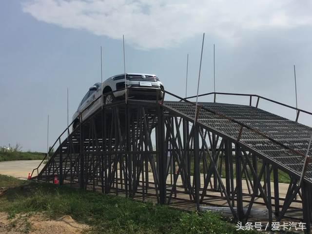 更小排量 更加运动 试驾全新大众途锐