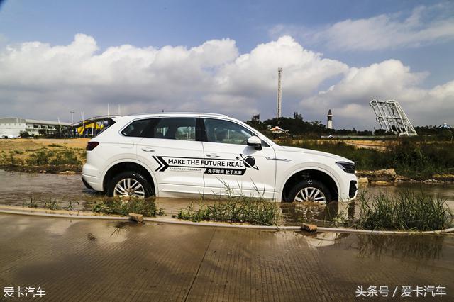 更小排量 更加运动 试驾全新大众途锐