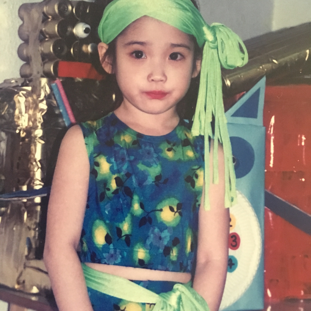 「iu」「新闻」181005 "母胎小可爱"……iu令人心空的儿时照片大公开!