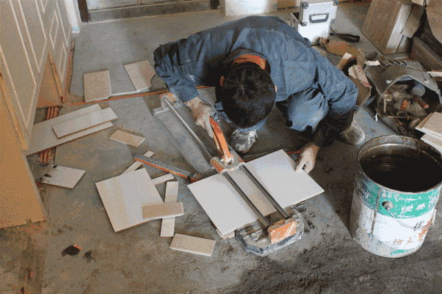 年入20万的网红泥工，教你如何贴好瓷砖