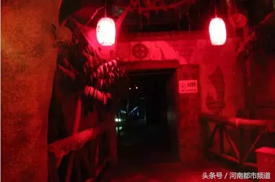 女子欢乐谷鬼屋游玩被“鬼”吓到,磕破额头缝了三针,谁该赔?