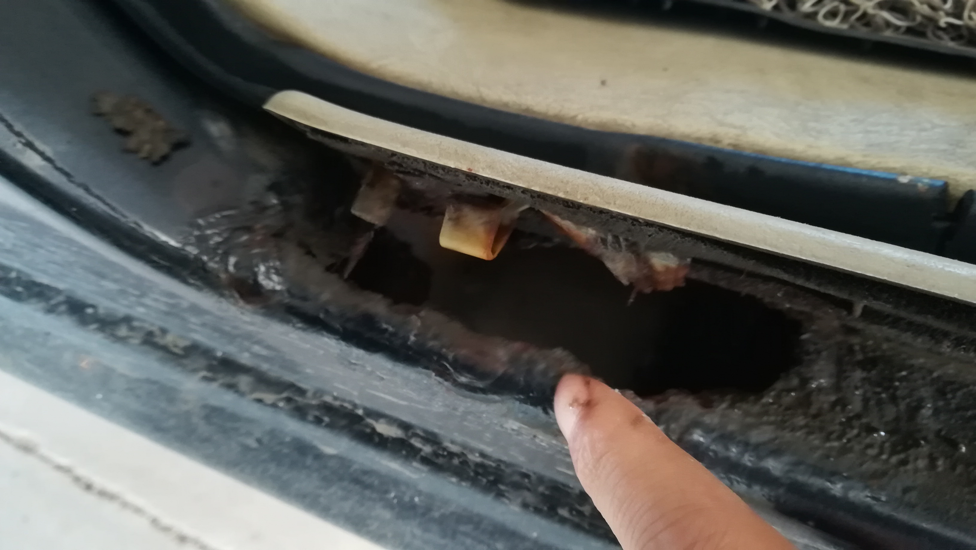 就算是过质保期的车，出现生锈情况，用这办法处理，会省下很多钱