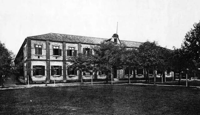 武汉：中国最尴尬的“大学城”