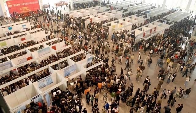 武汉：中国最尴尬的“大学城”