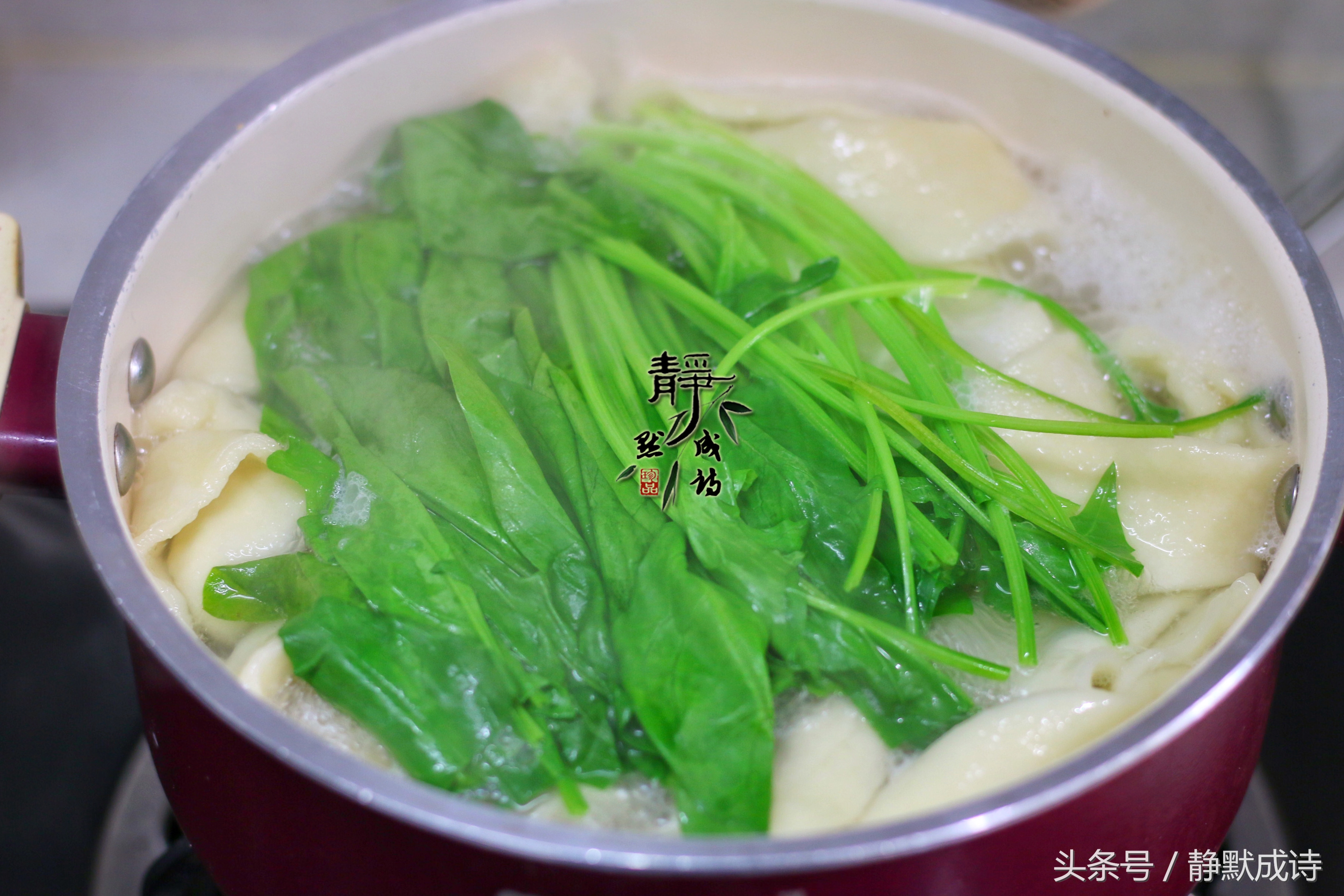 最香还是油泼面，不吃两碗不解馋，原来做法这么简单