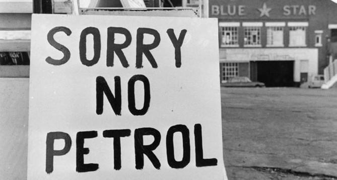 1973年：中东战争引发石油危机，布雷顿森林体系解体