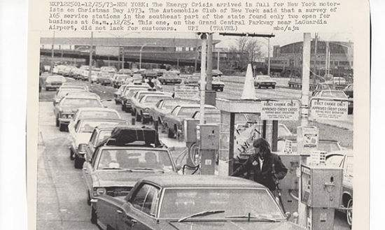 1973年：中东战争引发石油危机，布雷顿森林体系解体