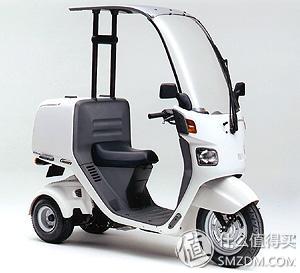 城市通勤利器新选择：意大利 adiva 倒三轮摩托车试驾体验
