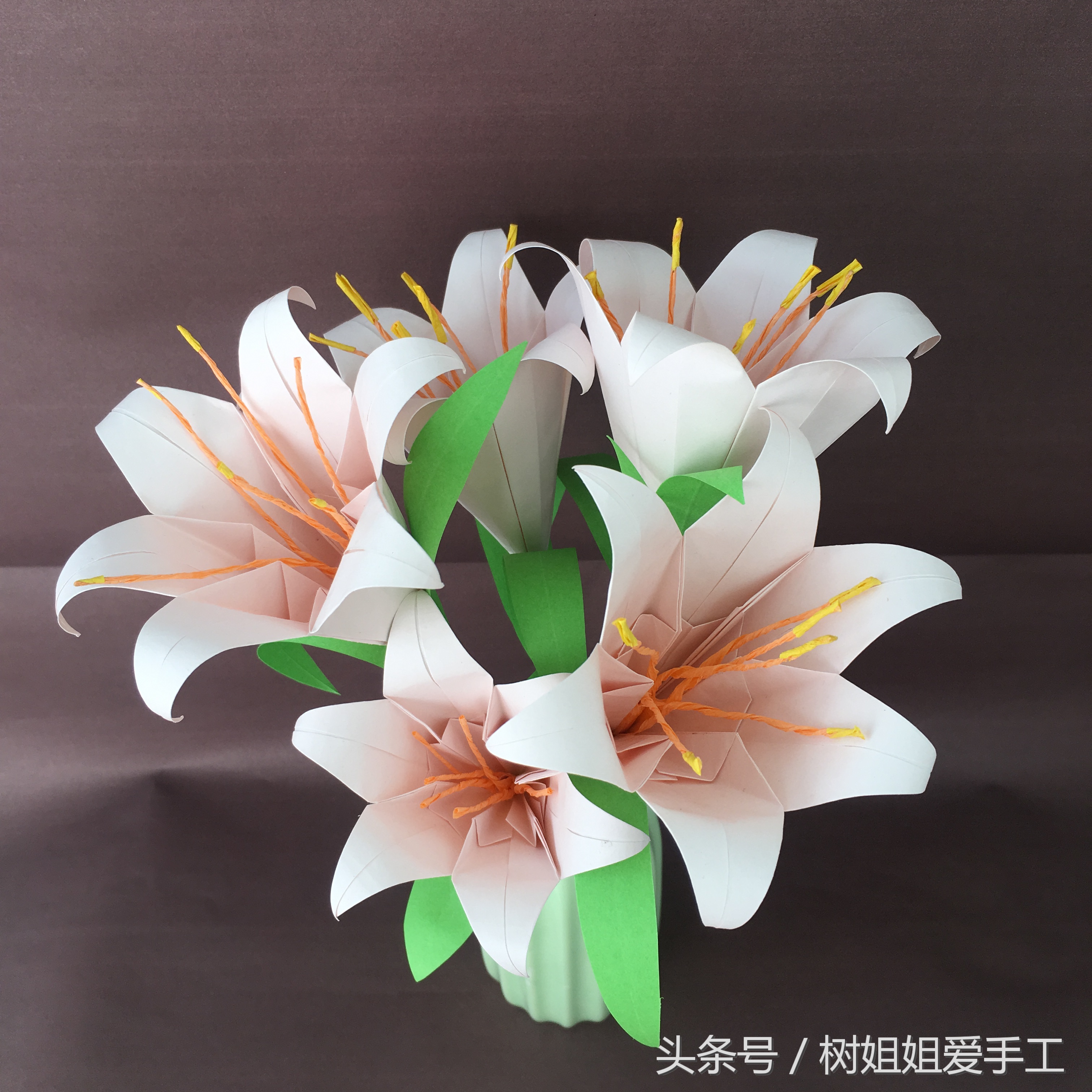 百合花折法步骤图片一步一步教你用纸折百合花