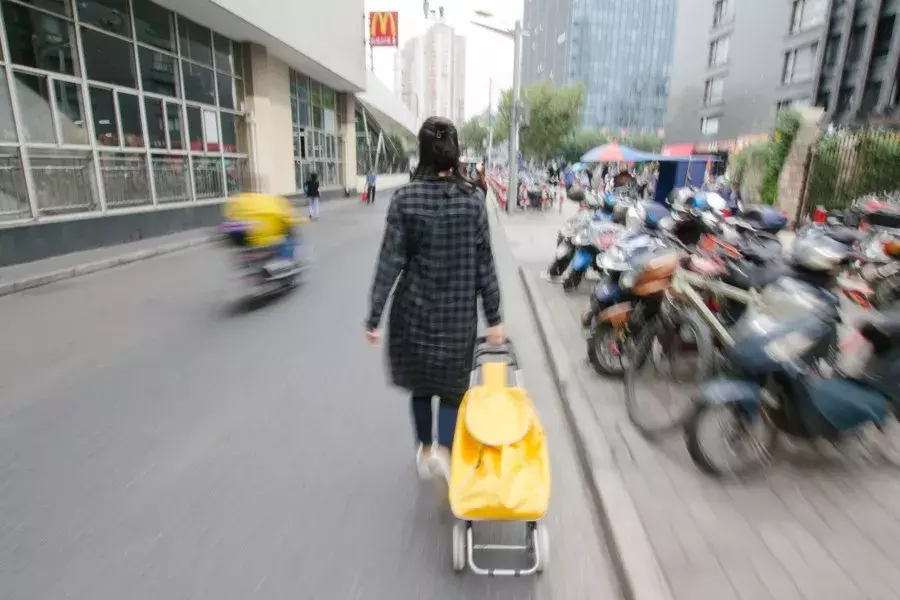 这个“破破烂烂”的商场,我劝贫穷的年轻人不要去