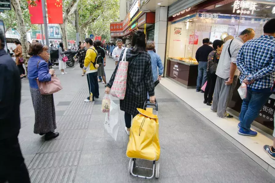 这个“破破烂烂”的商场,我劝贫穷的年轻人不要去