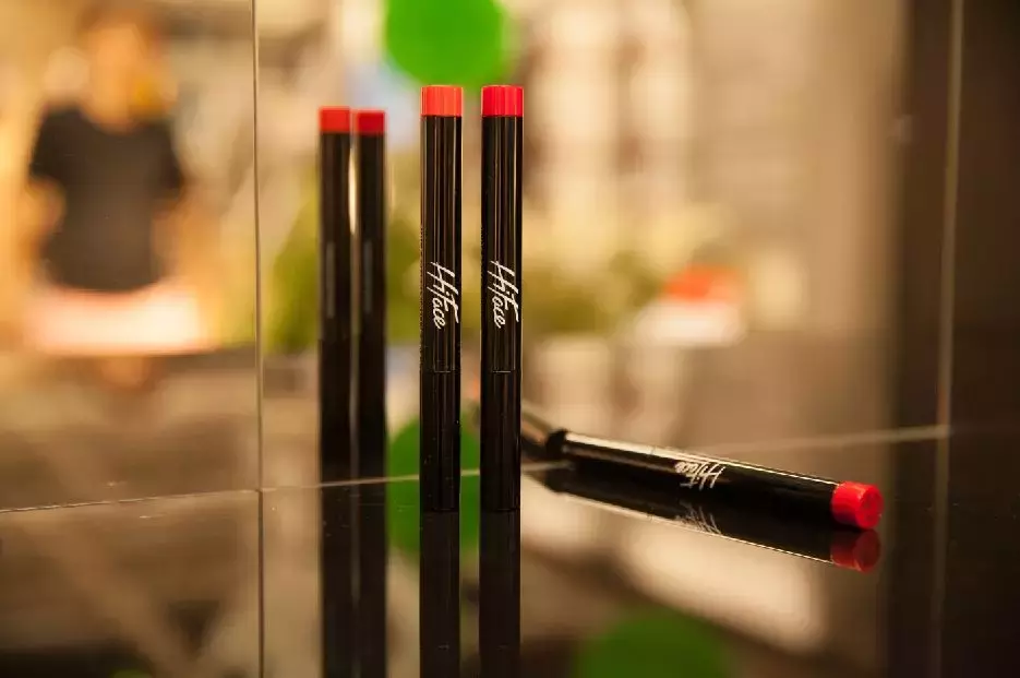 16种爆款口红试色，hold住你的全部状态！