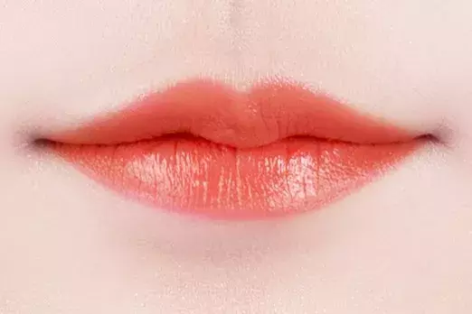 16种爆款口红试色，hold住你的全部状态！