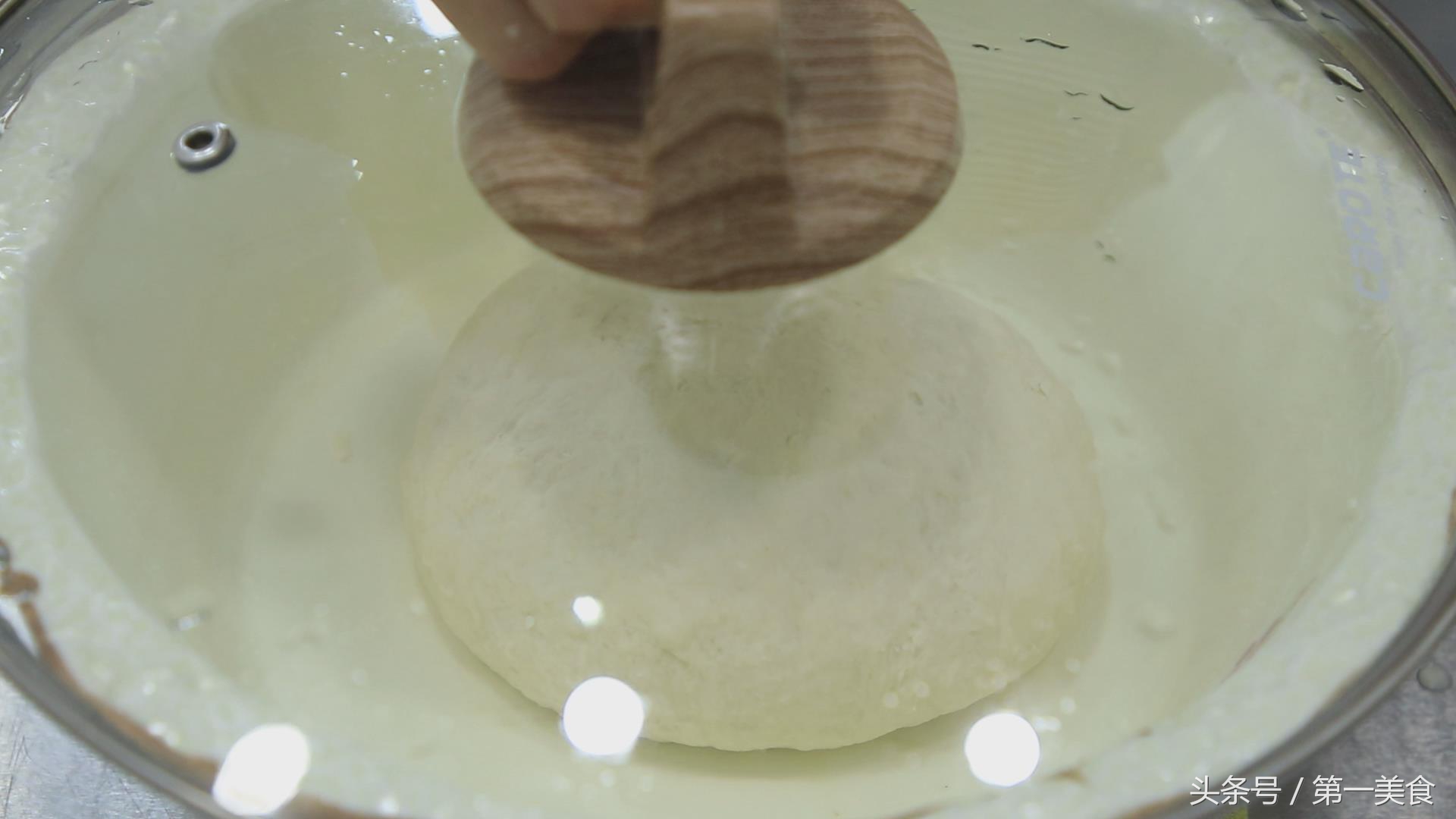 电饼铛做水煎包的做法(家常水煎包，掌握和面、调糊的技巧，自己在家做，想失败都难)