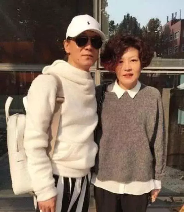 太突然!年仅50岁,央视著名主持人,李咏去世!真相警示后人!