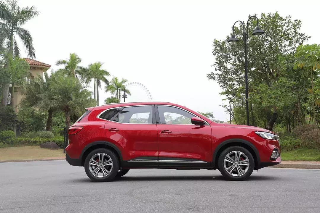 11.98万起，试驾“荷尔蒙SUV”名爵HS，7.5秒破百！