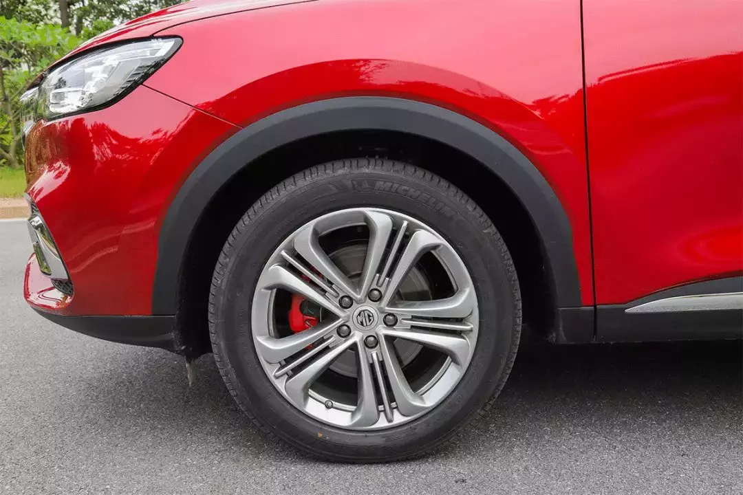 11.98万起，试驾“荷尔蒙SUV”名爵HS，7.5秒破百！