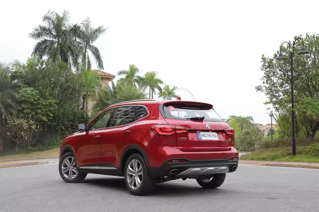 11.98万起，试驾“荷尔蒙SUV”名爵HS，7.5秒破百！