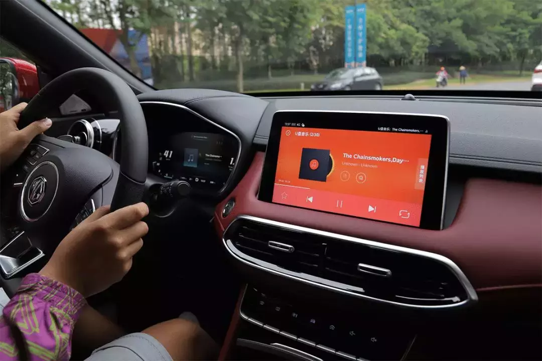 11.98万起，试驾“荷尔蒙SUV”名爵HS，7.5秒破百！