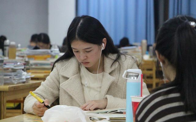 大学室友其实很难交心（高中时的开心果大学一年变孤僻）