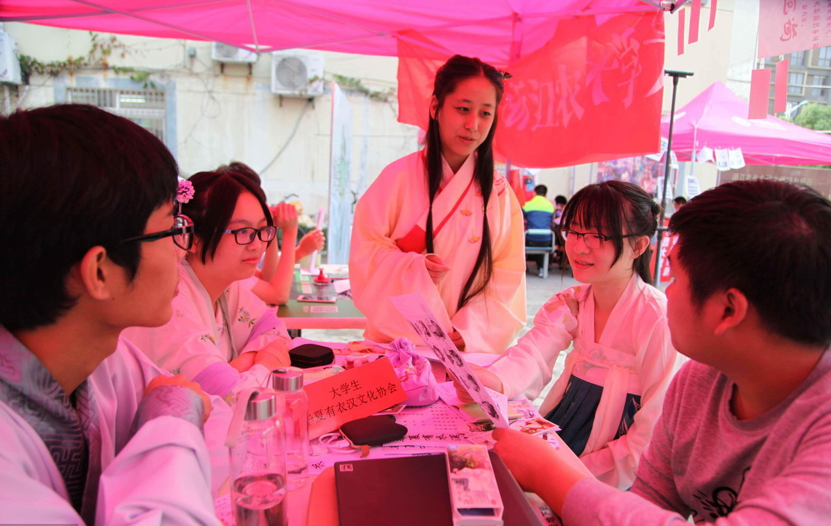 高中时的开心果大学一年变孤僻，很多大学生正在被这3个烦恼困扰