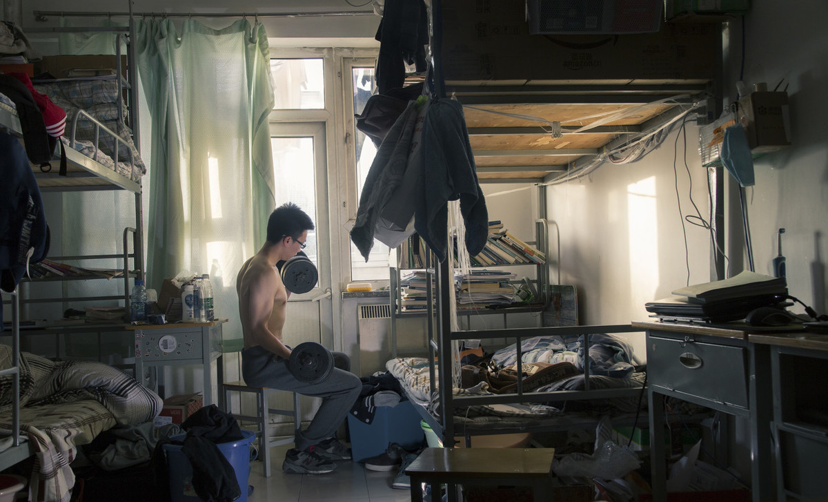 高中时的开心果大学一年变孤僻，很多大学生正在被这3个烦恼困扰