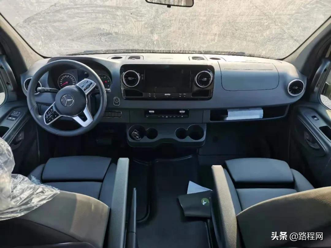 喜欢奔驰房车的朋友看过来，国六进口斯宾特底盘来啦