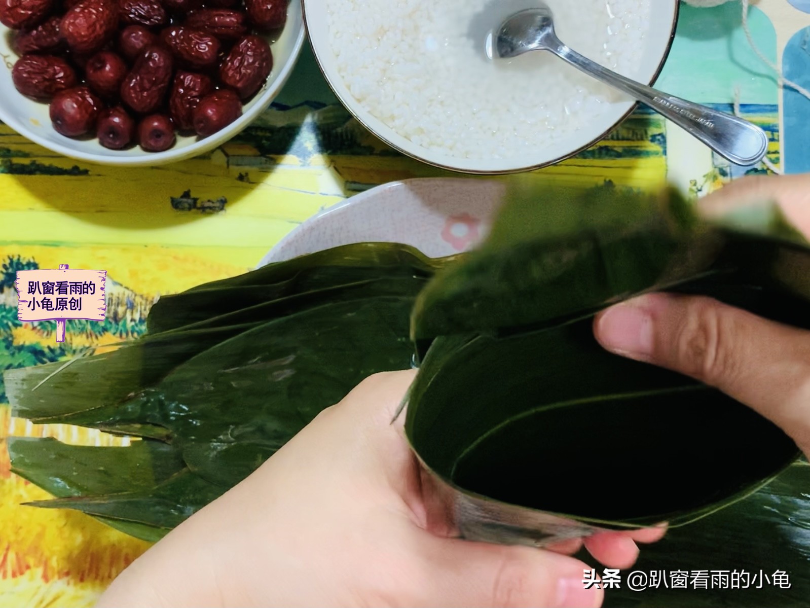包粽子4步慢动作讲解，棱角分明煮不散，包法窍门全在，一看就会
