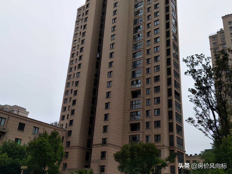 盐城市5-10年房龄，二手房挂牌价12058元，共计409个小区