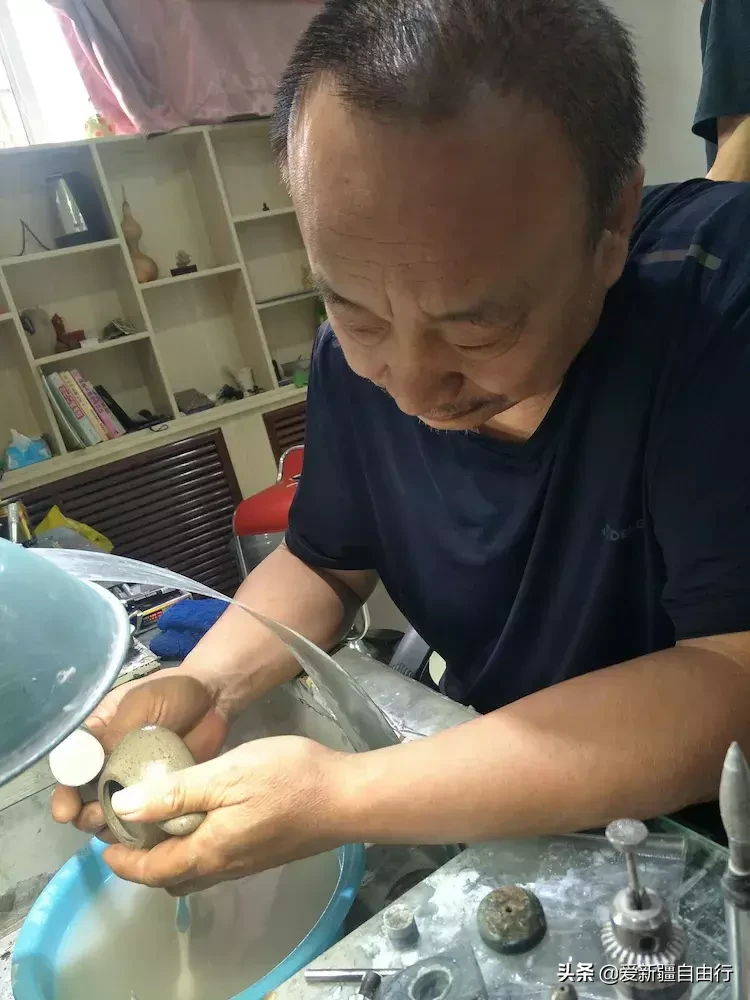 新疆泥石制作石壶过程
