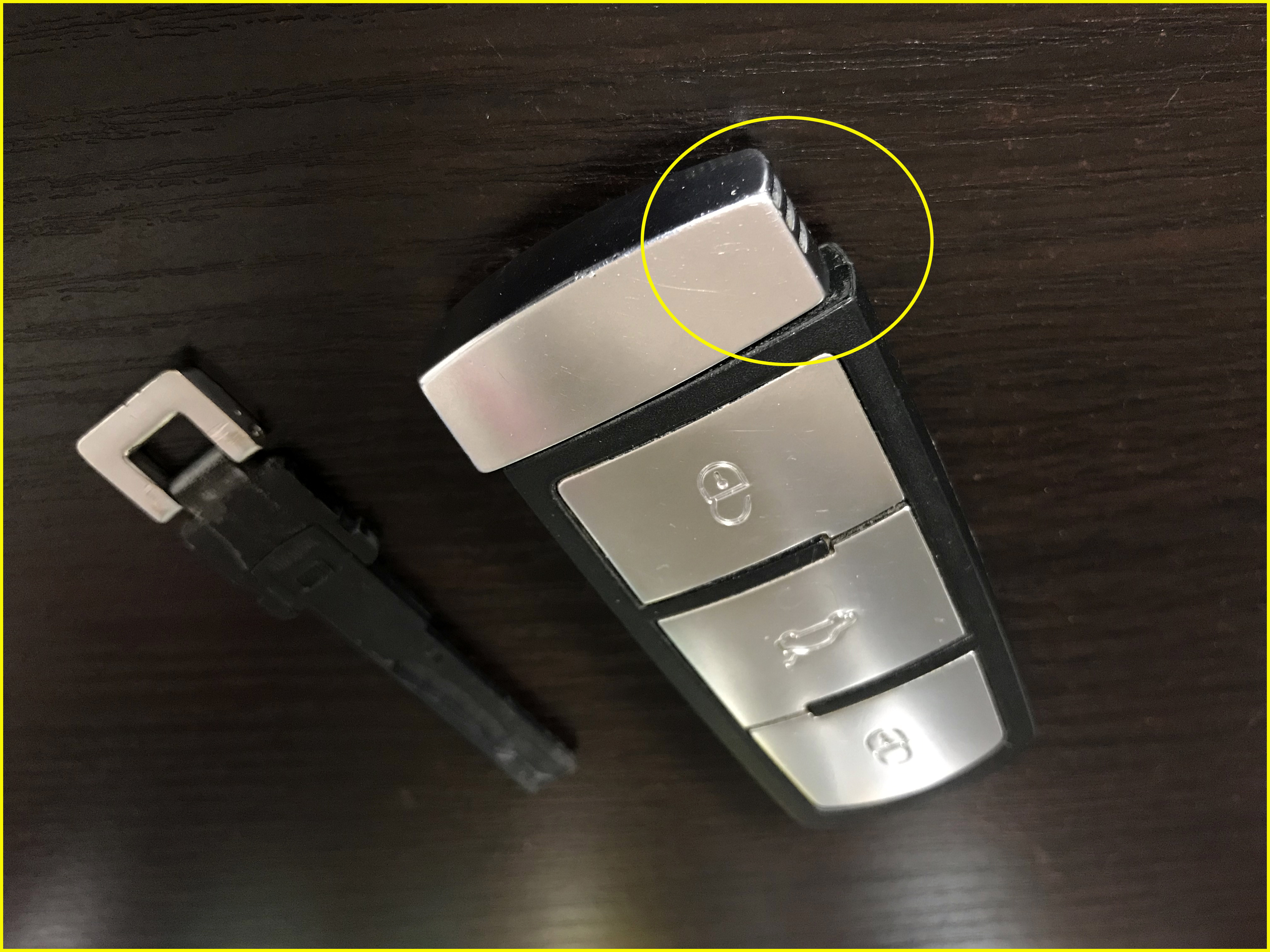 大众遥控电池自己换,一根牙签就搞定,才花几块钱!谁还去4S店?