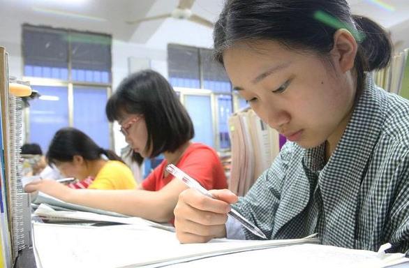 2021年河北高考录取显示，超37万考生无缘本科，本科录取率仅41%