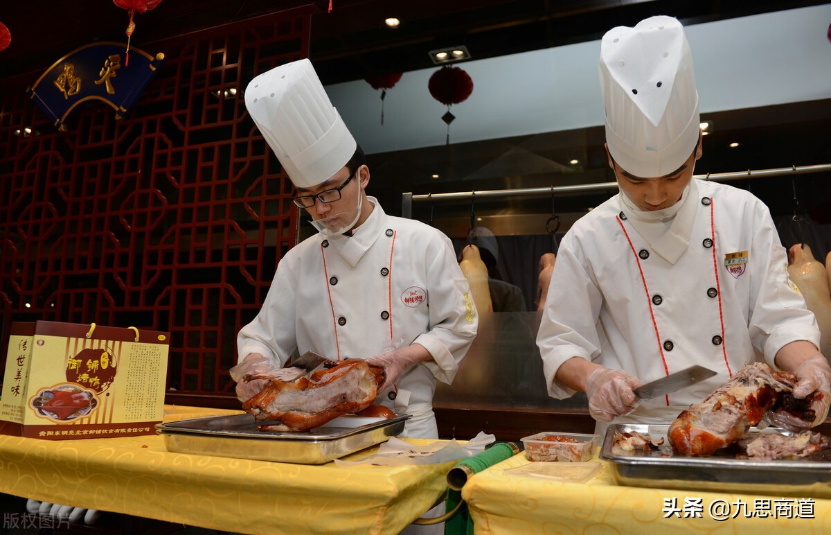 烤鸭店靠短视频盈利，一举成为“网红餐厅”，背后模式引发深思