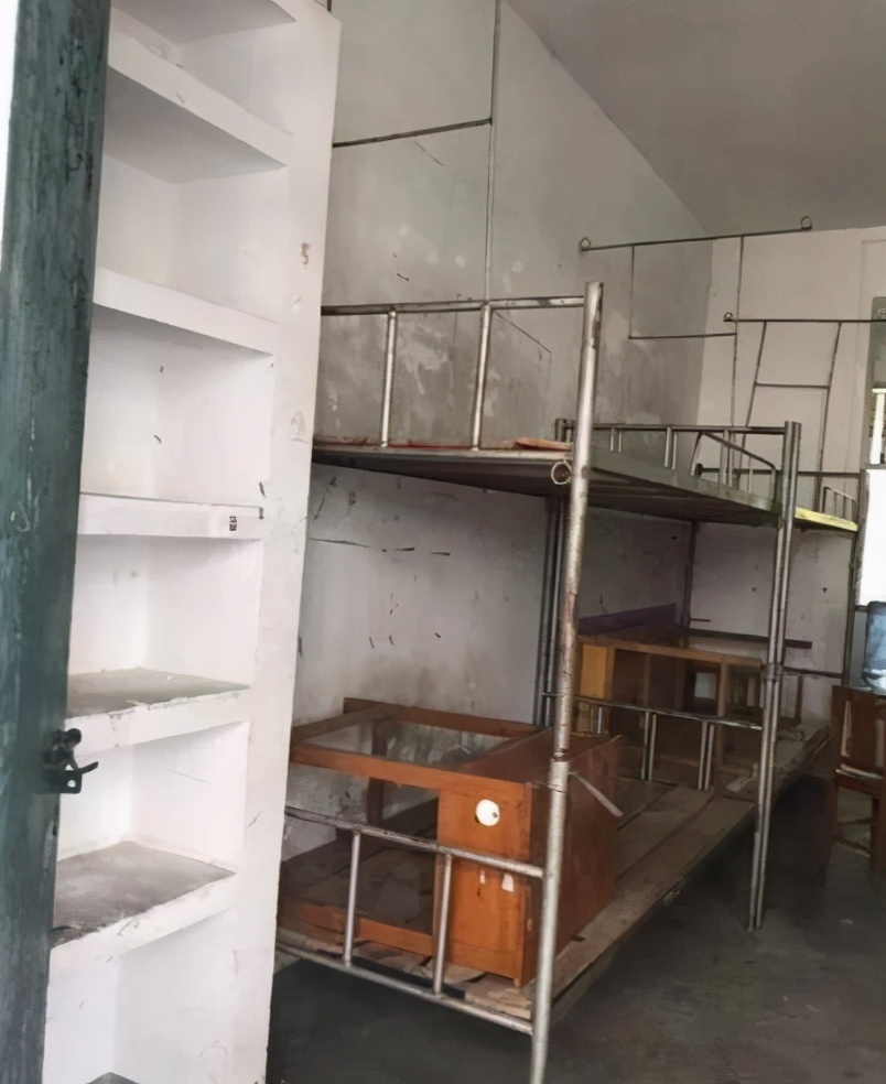 因寒碜出名的大学宿舍，部分图片引起不适，堪比招生“减”章